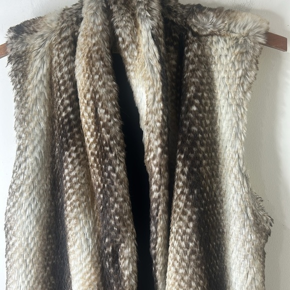 Show Me Your MUMU Fausta Faux Fur Vest Cream Brown Size Small - Picture 11 of 14